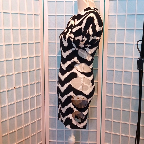 NEW! BLVD Collection black/white dress with side cut outs 5416 - Picture 2 of 12